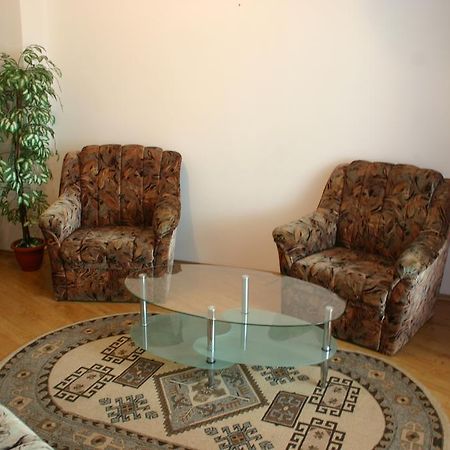 Salonul Rosu Apartment Bacau Exterior photo