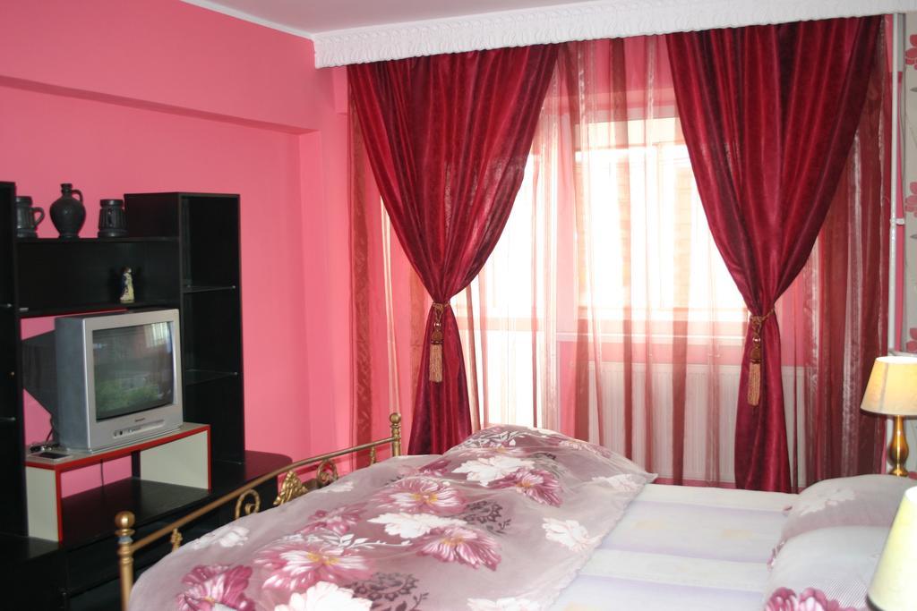 Salonul Rosu Apartment Bacau Exterior photo